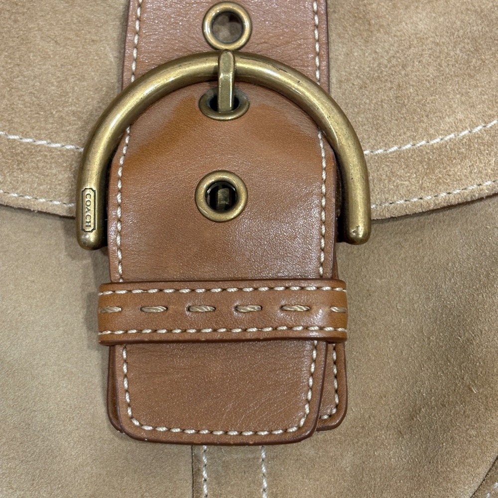 VTG 00s Coach Soho Tan Suede Leather Flap Shoulder Bag Buckle 9692 Sufflette Y2K - Picture 6 of 13